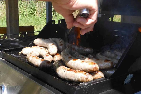 Gemeinsames Grillen beim Vereinsfest